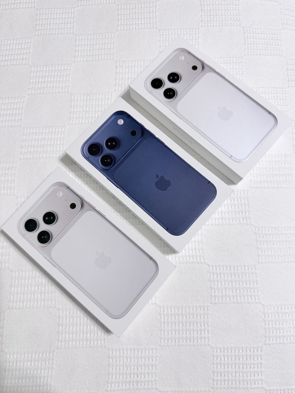 17 Pro Apple iPhone Original Box in Navy Blue and Silver